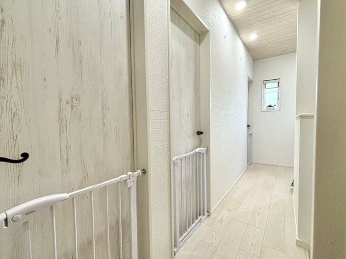 子ども部屋の外側のドア