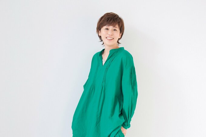 笑顔で佇むにしおかすみこさん