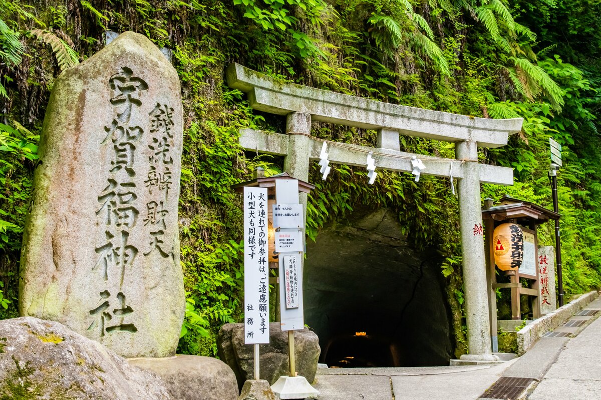 シウマさん流、日常生活でかなう「金運アップ」テク。おすすめ神社や