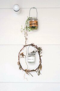 あきビンにワイヤの持ち手をつけて