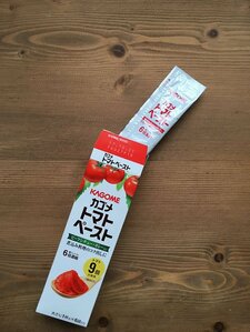 トマトピューレをたして調整するんです