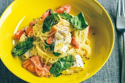 ゆでた麺に具をあえるだけ。最小限の手間でできる簡単パスタ2つ