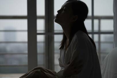 ある日突然、夫や息子が盗撮の加害者に…？家族に原因がないそのワケ