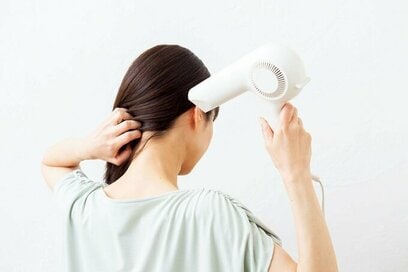 40代から白髪は「隠さなくていい」。心も財布もラクになる活かし方＆予防ケア