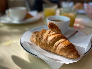 日本人が思う「フランス人の間違ったイメージ」3つ。平日朝からクロワッサンは食べない