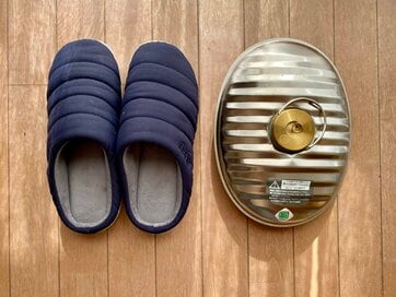 「エアコンだけじゃ寒い…！」ときに使いたい節電あったかアイテム