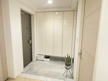 すっきり「玄関」を保つコツ。傘や靴…増えがちなものは「定位置」と「適正量」を決める