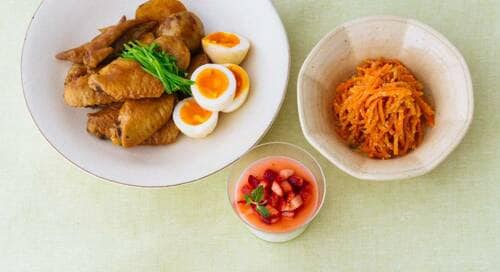 「手羽先と新ジャガのうま照り煮」の3品献立。てん菜糖でやさしい甘さに