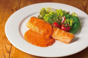 サーモンのソテー トマトソースがけ
