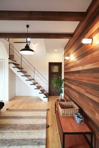 上下とも空間を開放しているスケルトン階段