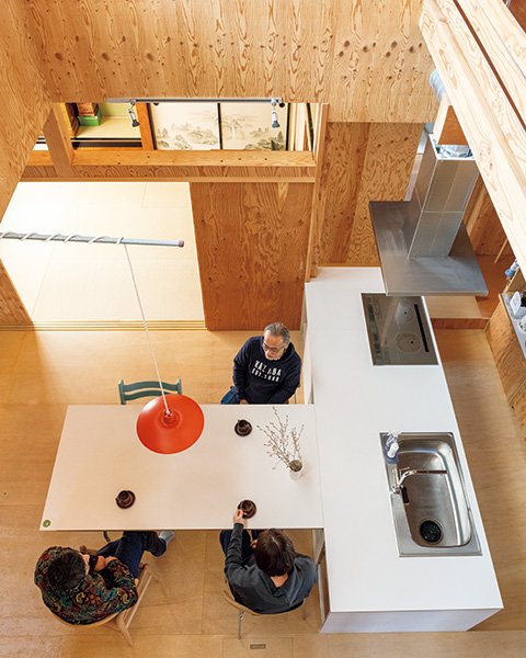 吹き抜けから見たダイニングキッチン