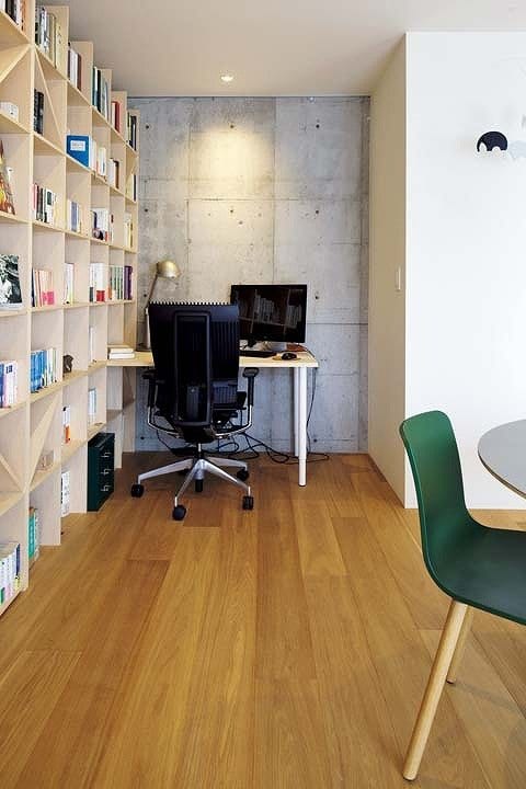 押し入れがあったスペースをワークスペースに