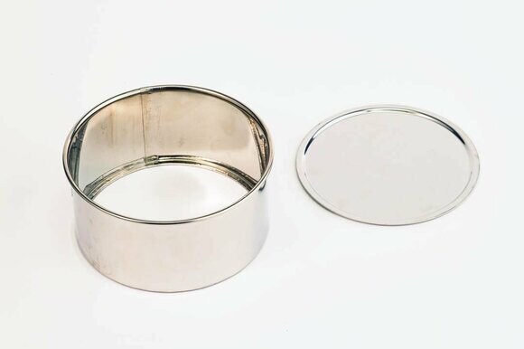 底を外して取り出せる便利なケーキ型