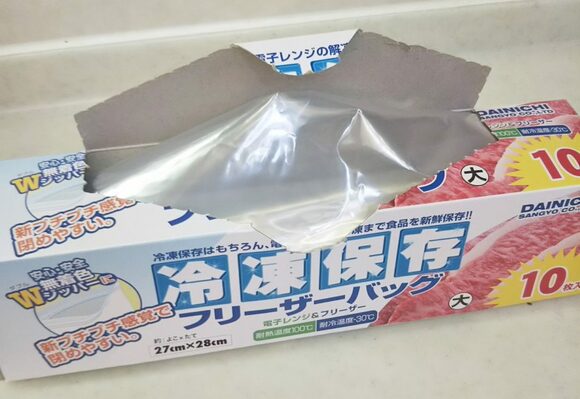 ジッパーつき保存袋をすっきり収納