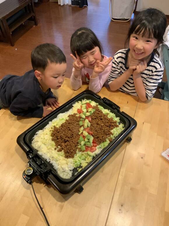 子どもとタコスライス