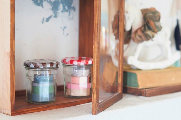 フタの色が違うジャムビンにマステをトーンで分けてイン