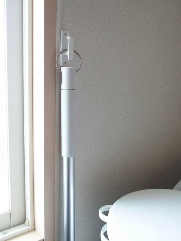 カーテンの房かけを収納に活用