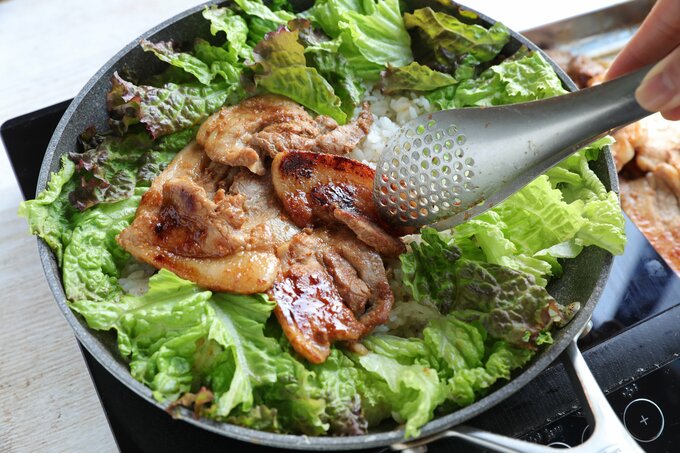 サニーレタスのうえにのせる