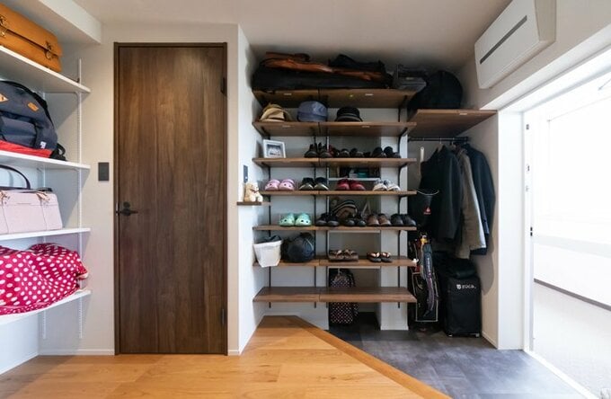 上がり框を斜めにして広さを演出