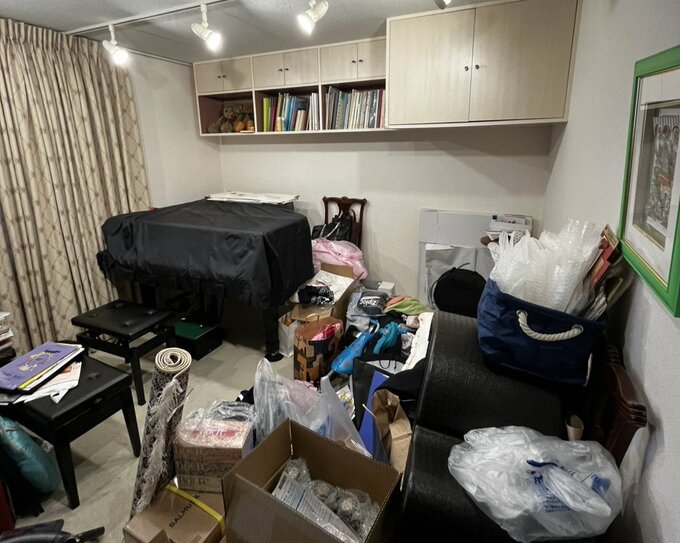 散らかった部屋