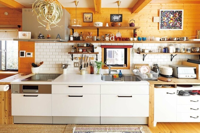 一直線に伸びるキッチン