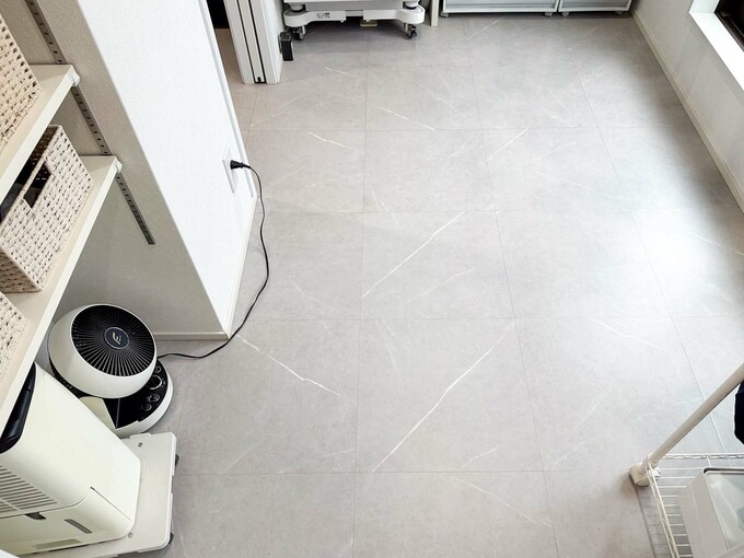 ランドリールームの床