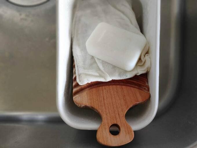 洗濯板にせっけん