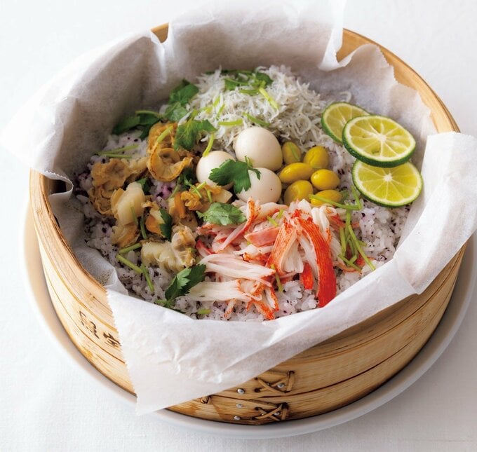 ゆかりごはんの蒸しずし風。見た目も華やかです