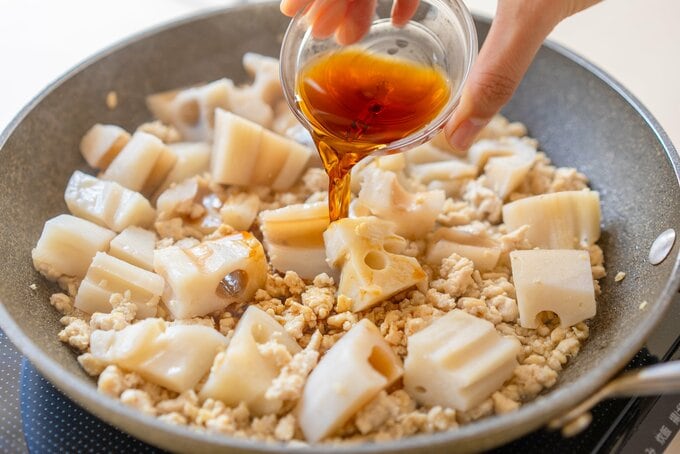 調味料を加える