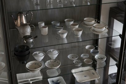 築35年賃貸暮らし、「食器」を半分以下に減らした。稼働率100％の食器棚をつくるルール6つ　