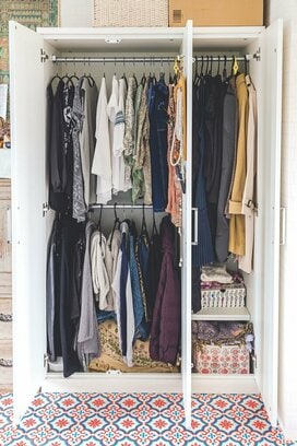 50代、本当に必要なものだけで暮らす。服も靴も定番だけに厳選