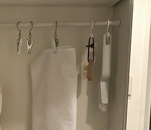 洗濯機上のすき間にランドリー小物を収納