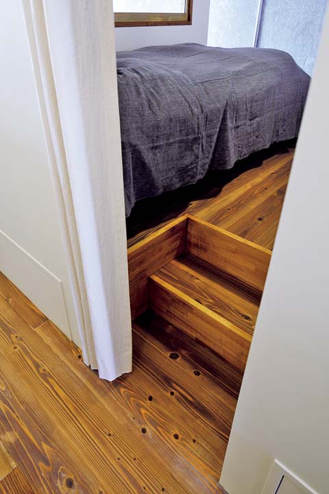 動線を2つ設けた寝室の、廊下からの出入り口