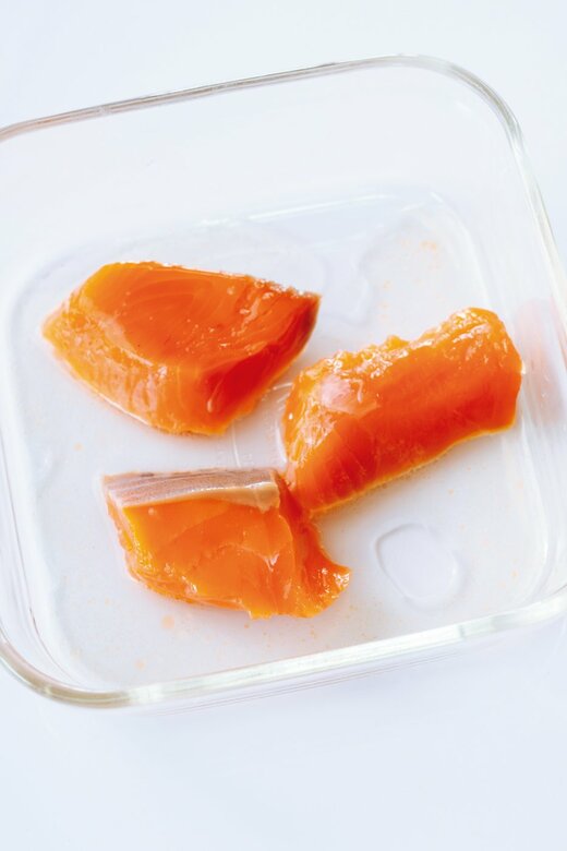 容器に入った鮭