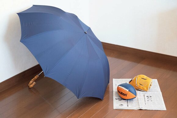 傘を乾かす様子