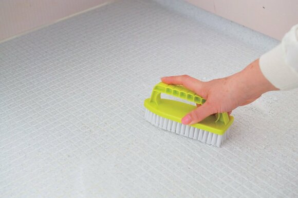 浴室の床の汚れ