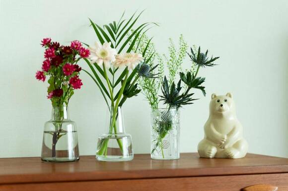 花瓶が並んでいる様子