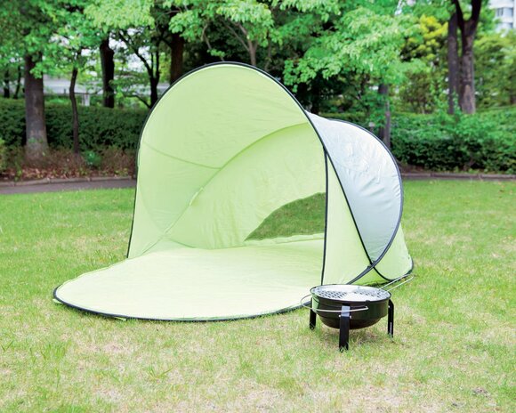 ポップアップテントとコンパクトグリル