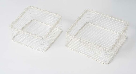 キラキラバスケットは壁のアクセントに