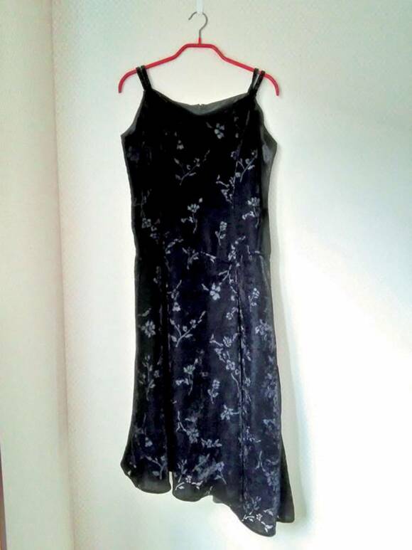 肩ひものワンピース