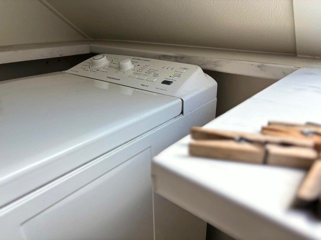 パリの洗濯機と洗濯ばさみ