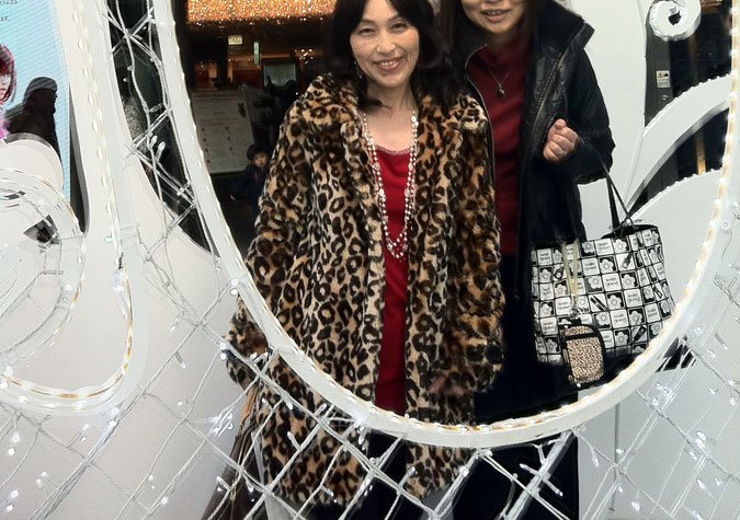 アニマル柄のファーコートを着ていた50代。