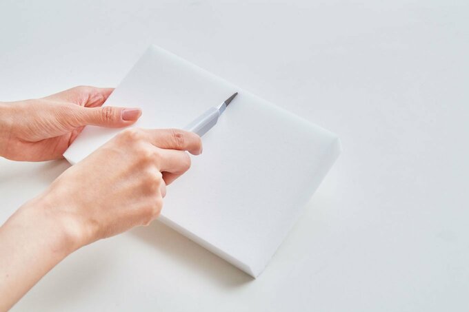 カッターで切る