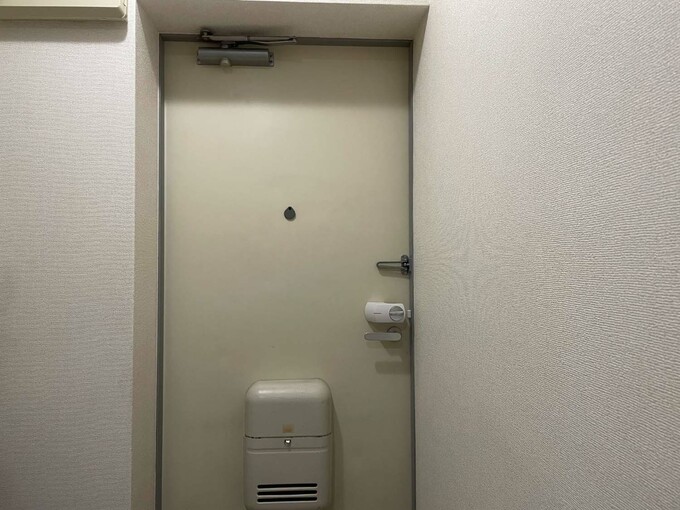 スマートロックをつけたマンションの玄関