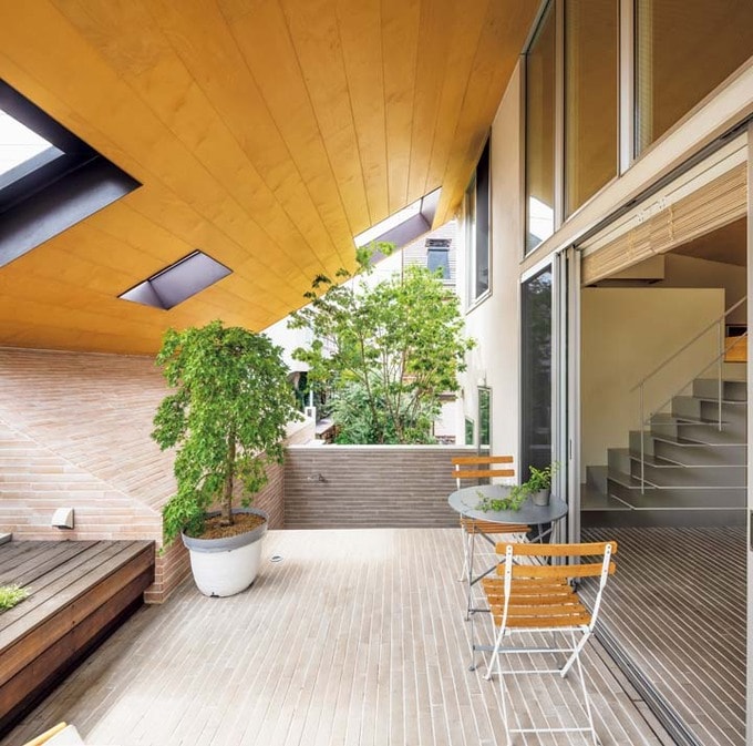 子供の遊び場になるテラス