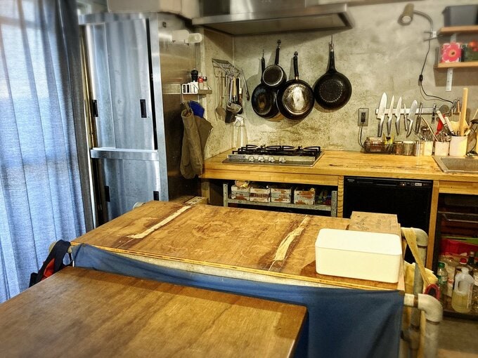 壁つけキッチンとカウンター