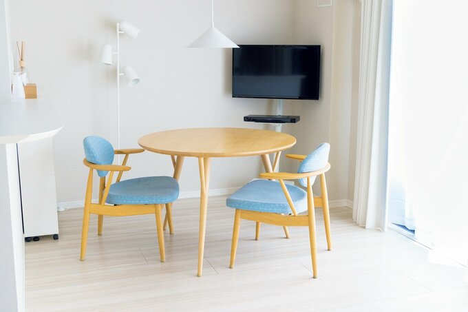 ダイニングテーブルとイス
