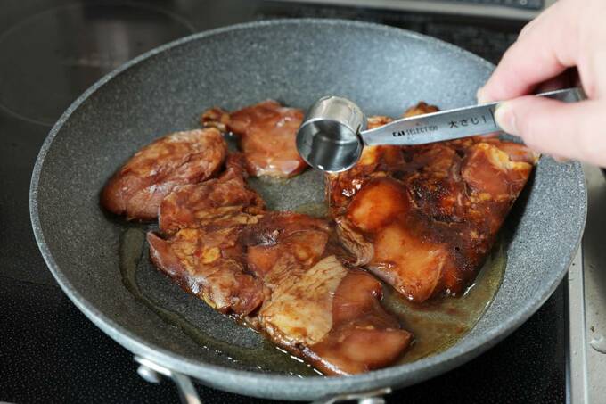 フライパンにお肉