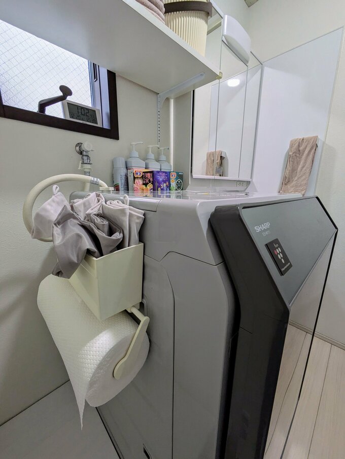 洗濯機脇にペーパータオルをセット