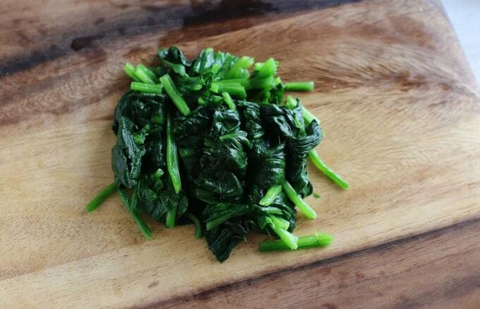 絞ったホウレンソウ